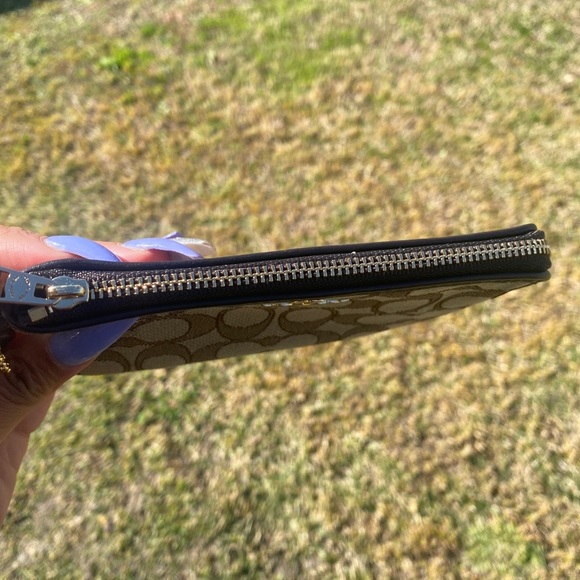 COACH signature wristlet , NWT - Picture 13 of 14